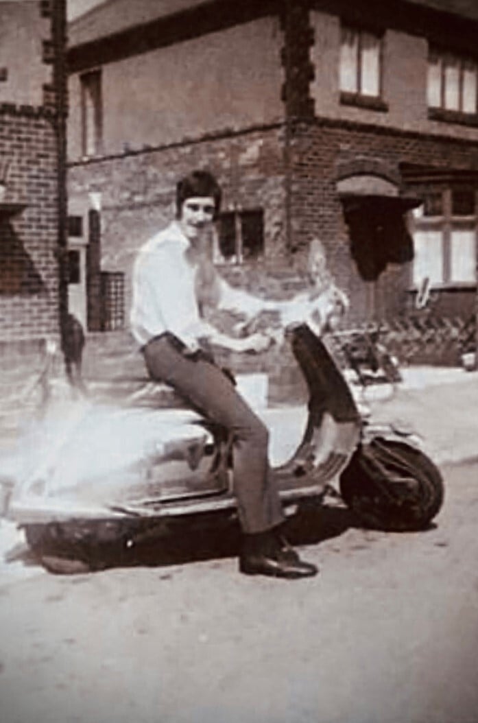 USED MOD WEEK Graham Thompson Flea 2 (1)