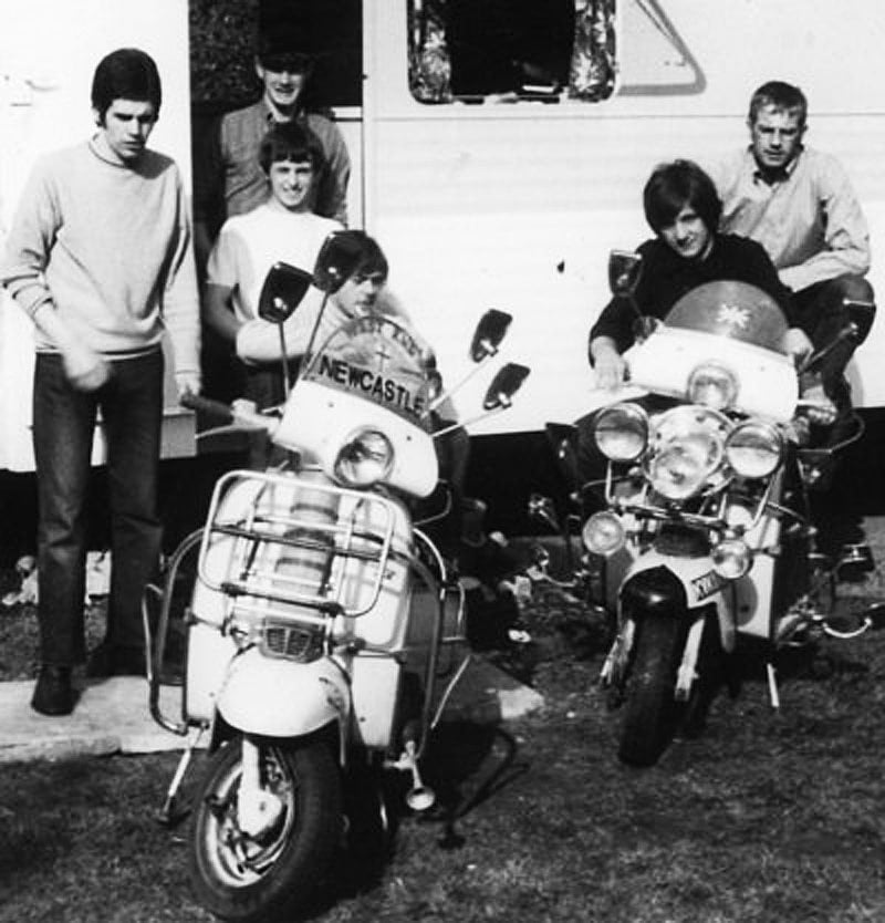 USED MOD WEEK Roger Smith Seahouses 3
